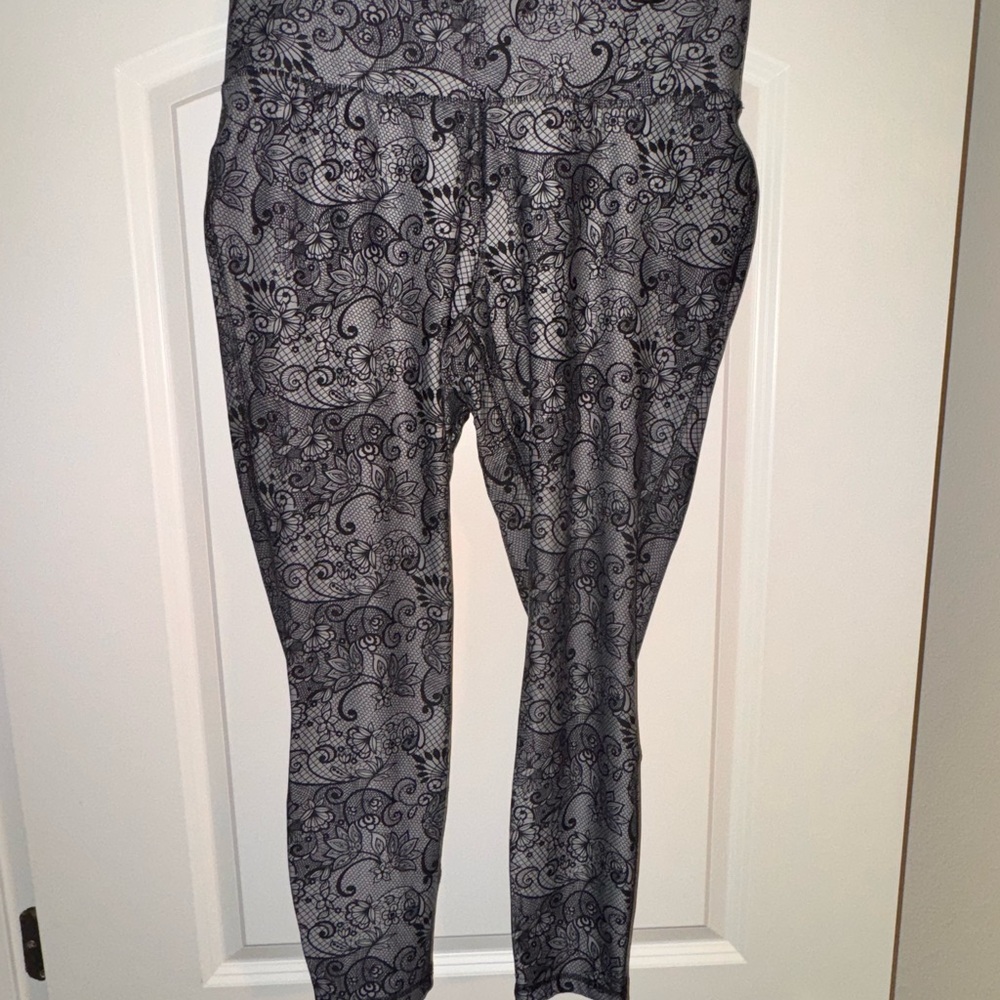 Lane Bryant Gray Leggings with Textured Sheen; 3/4 Length